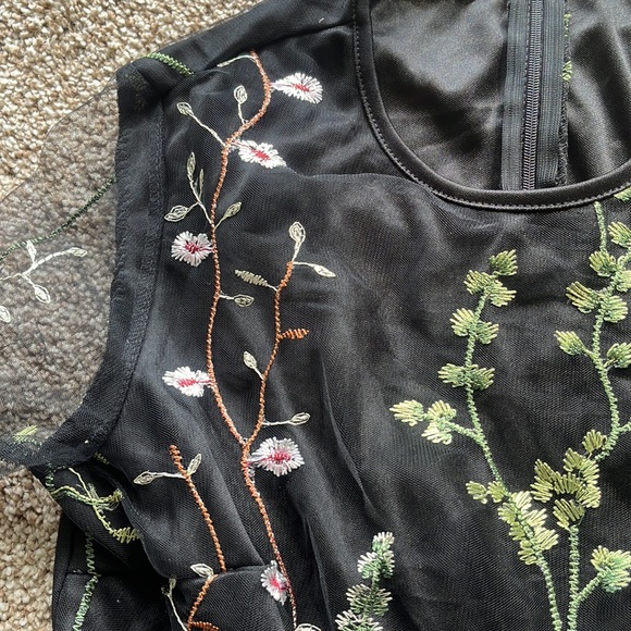 Black lace floral embroidered party dress - Picture 2 of 4